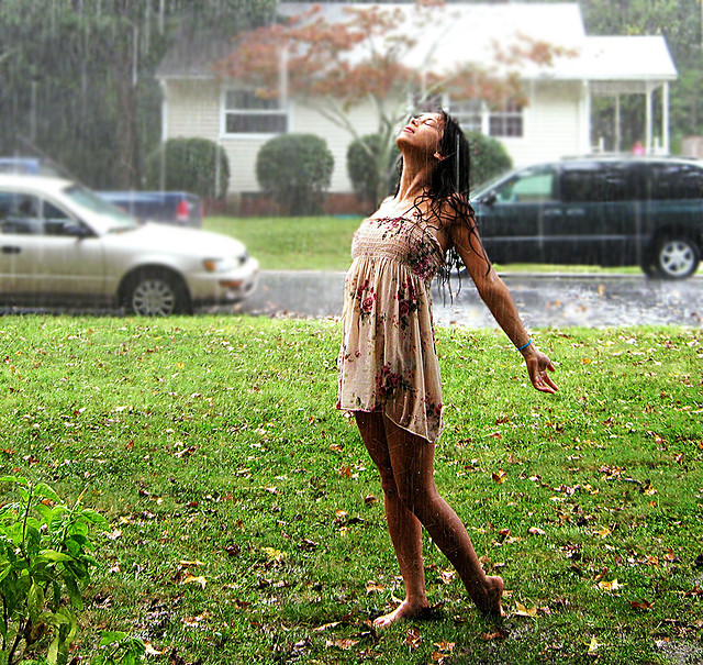 woman standing in the rain 30997 loadtve