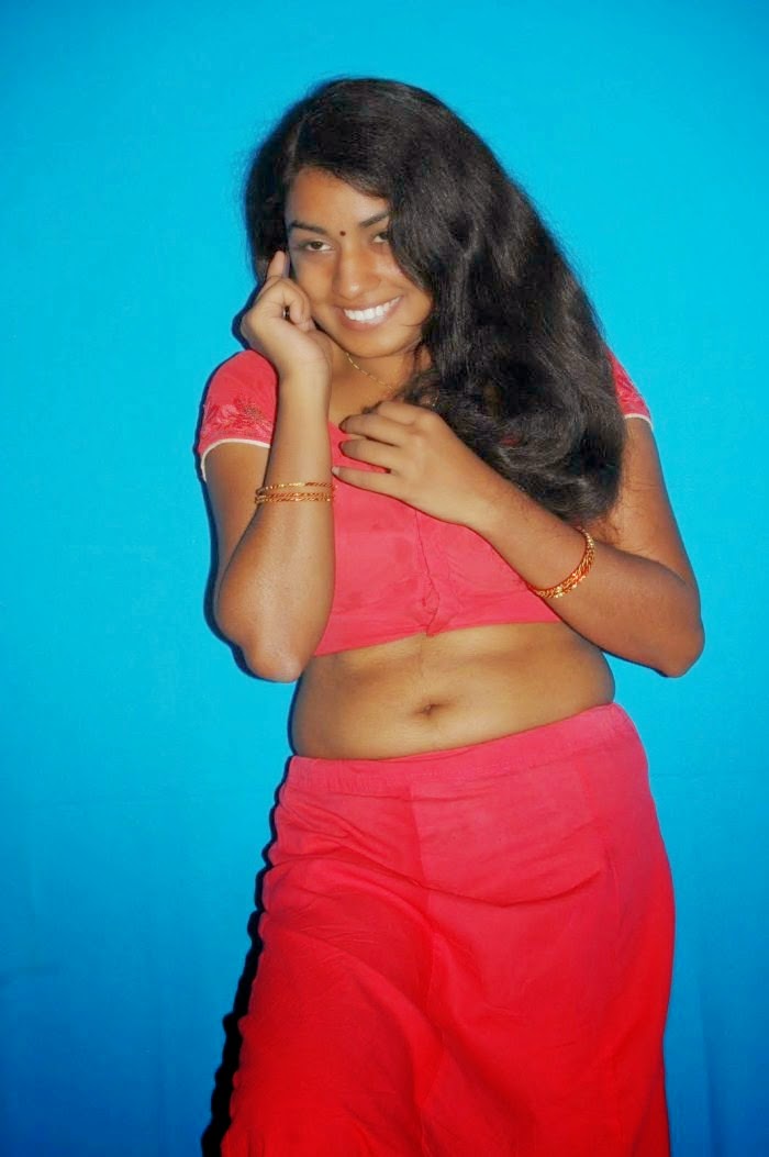 Tamil Actress Hot Navel Show In Saree.