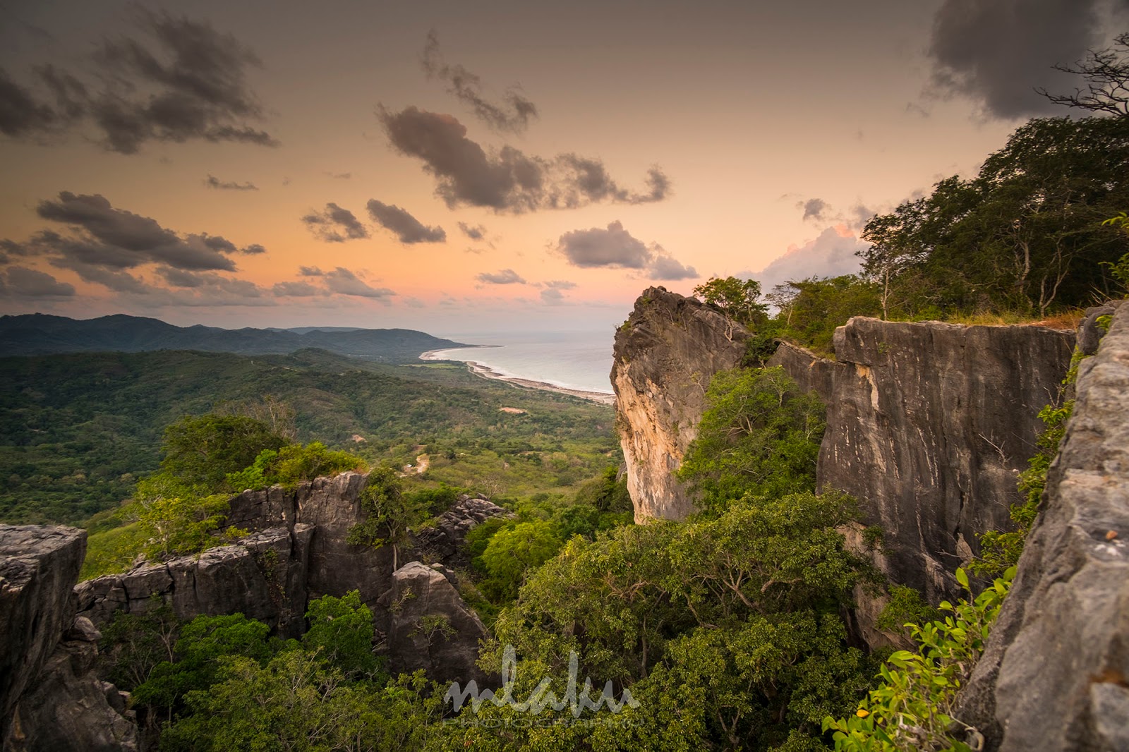 Indonesia Sungguh Indah: Bermalam di Atas Fatubraun