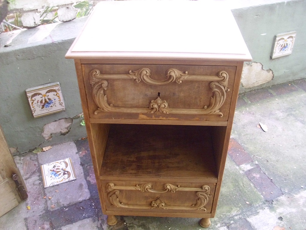 Muebles & Cosas del Pasado: Mueble cómoda frente tallado en nogal