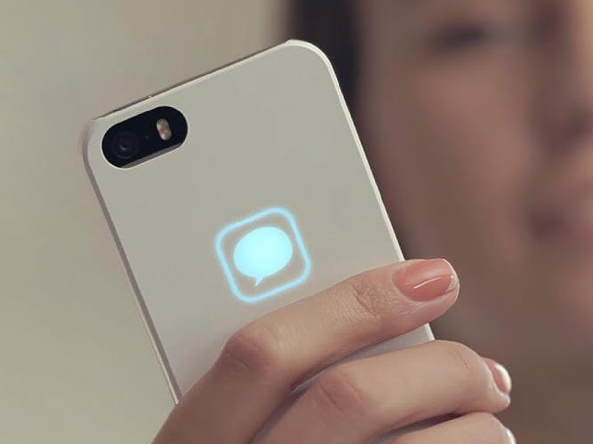 Glowing Lunecase feeds on iPhone's radiation