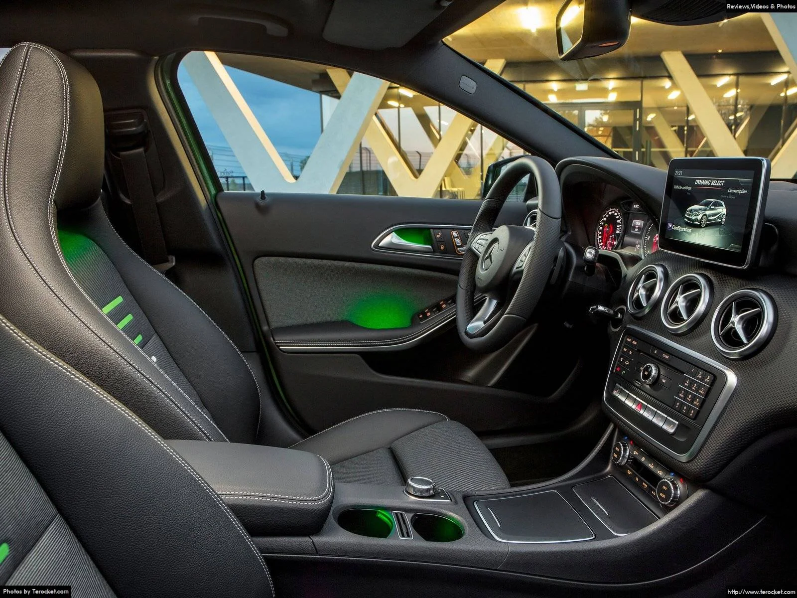 Hình ảnh xe ô tô Mercedes-Benz A-Class 2016 & nội ngoại thất