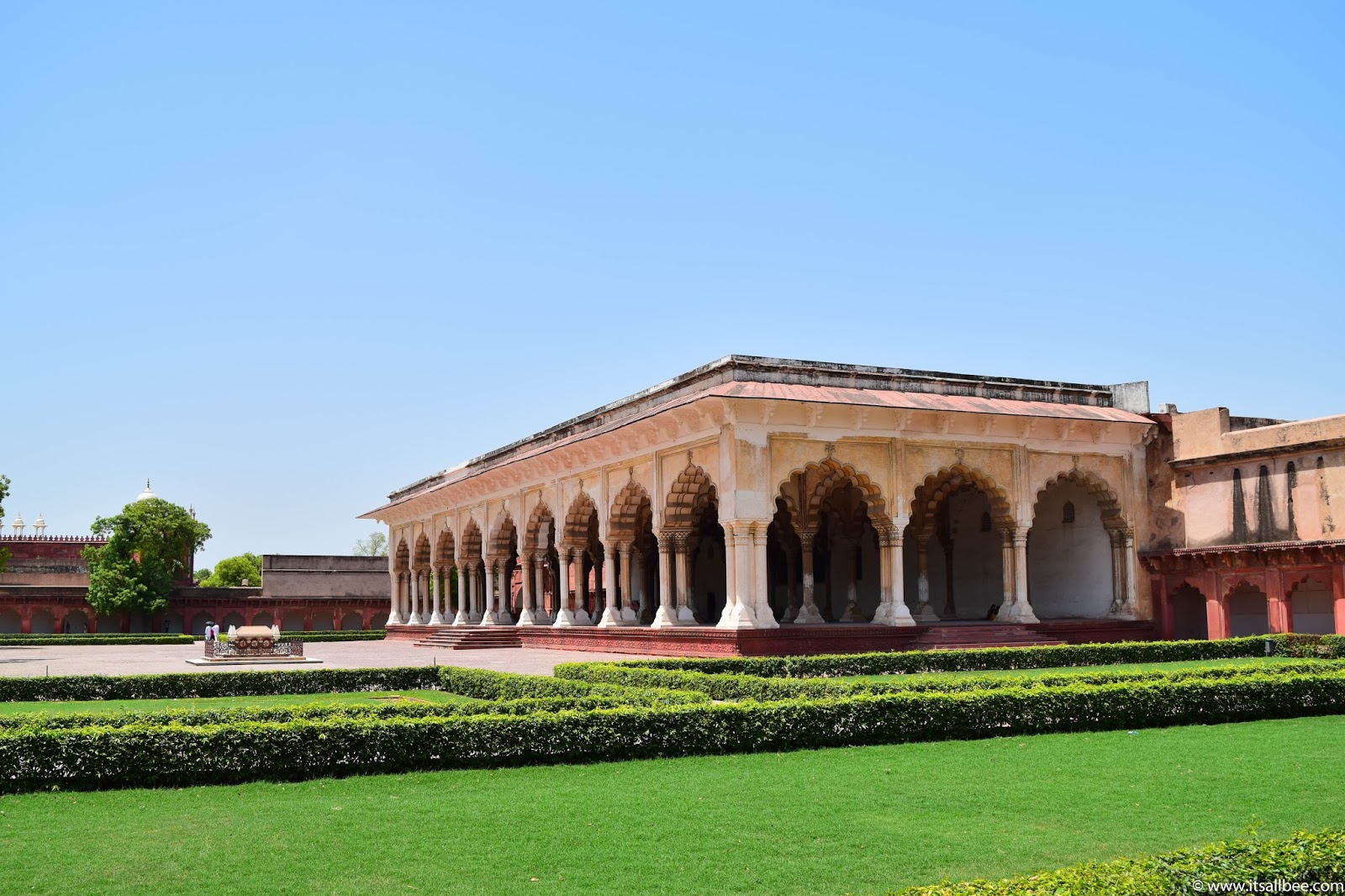 Visiting of The Agra Fort - Photo by Bianca Malata - www.itsallbee.com Visiting of The Agra Fort - Photo by Bianca Malata - www.itsallbee.com