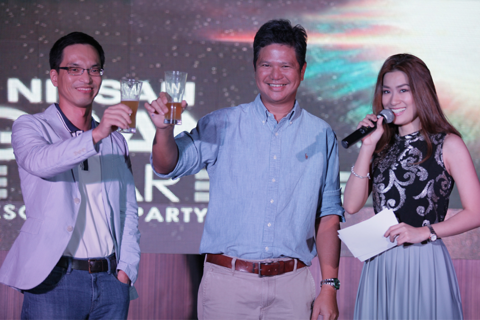 Nissan Philippines Inc (NPI) President and Managing Director Antonio Zara (center) toasts the high points of the company’s performance in 2015 during their recent thanksgiving party held at Revel in the Palace, Bonifacio Global City, Taguig. With him were NPI’s General Manager for Marketing SJ Huh (left) and party host Janeena Chan (right). Nissan Celebrates Record Year in 2015