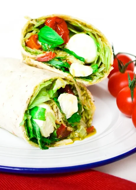 Lunchtime Caprese Pizza Wraps. Delicious and quick wraps with the flavours of a caprese salad. Suitable for vegetarians. 