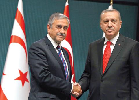 Η Τουρκία εισβάλλει ξανά στην Κύπρο