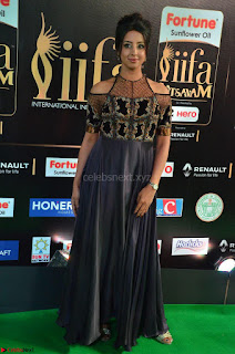 Sanjjanaa Galrani aka Archana Galrani in Maroon Gown beautiful Pics at IIFA Utsavam Awards 2017 10