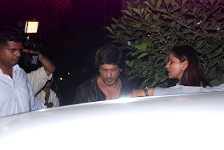 Shahrukh Khan Spotted Midnight at Outside a Studio