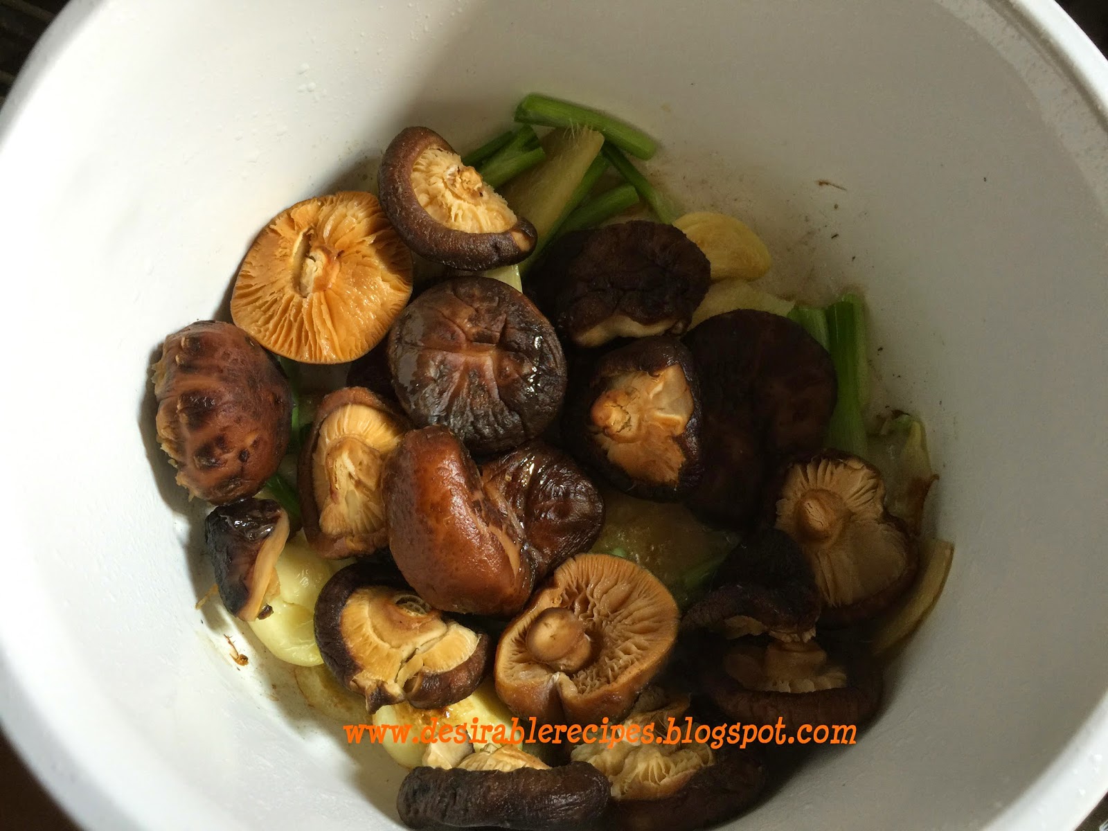 Braised Fish Maw with Dried Scallop and Dried Mushroom