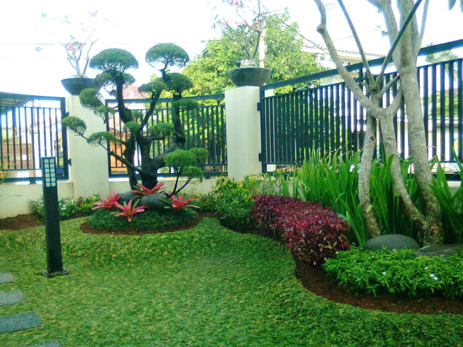 8500 Koleksi Desain Taman Depan Rumah Di Lahan Sempit HD