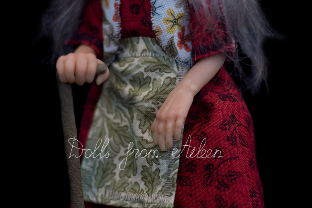 ooak miniature 'Baba Yaga' witch art doll's arthritic hands