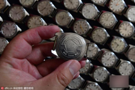 Cu ong 78 tuoi chiu choi, sam 1600 chiec dong ho - Anh 2