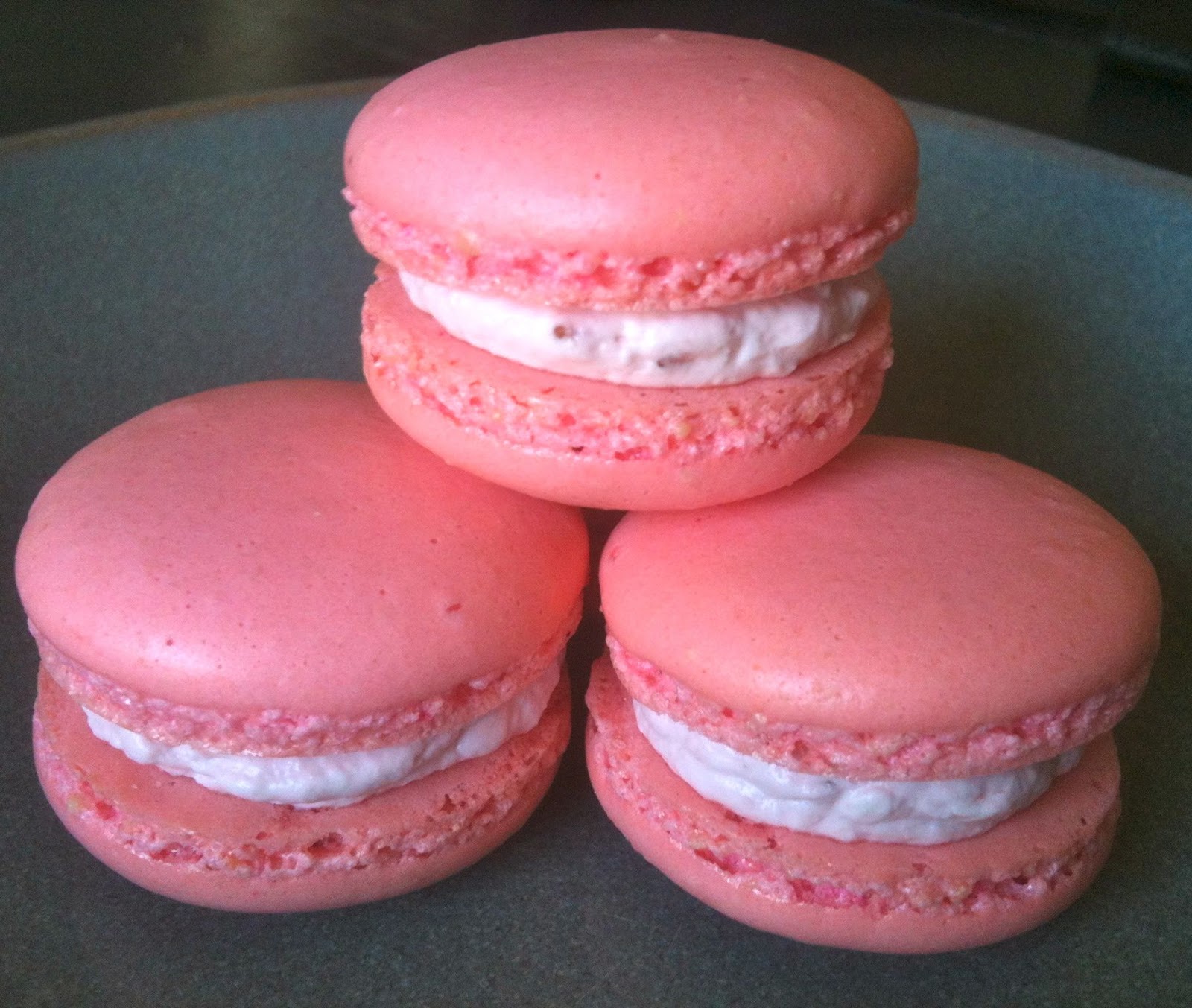 Heidi&amp;#39;s Mix: Fresh Strawberry Macarons