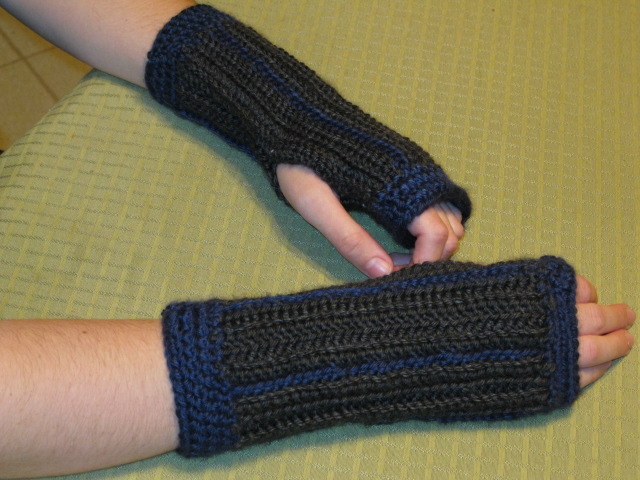 Fingerless gloves pattern knitting patterns knitted crochet belladonna mitts knit warmers mittens sally pointer ravelry hand easy wrist loveknitting