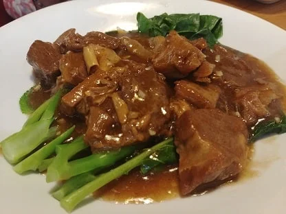 Braised beef with kailan