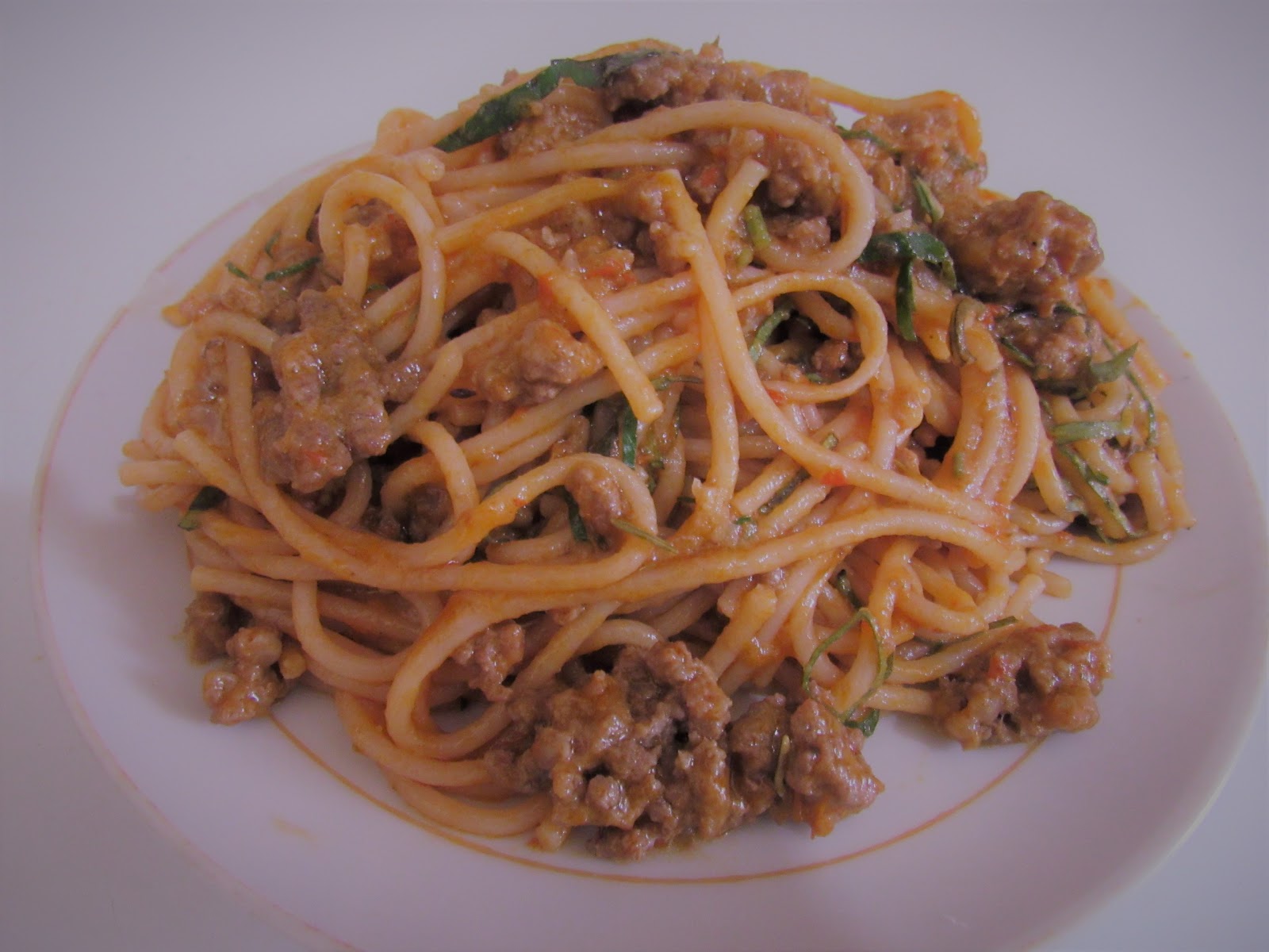 How to cook spaghetti with minced meat and vegetables