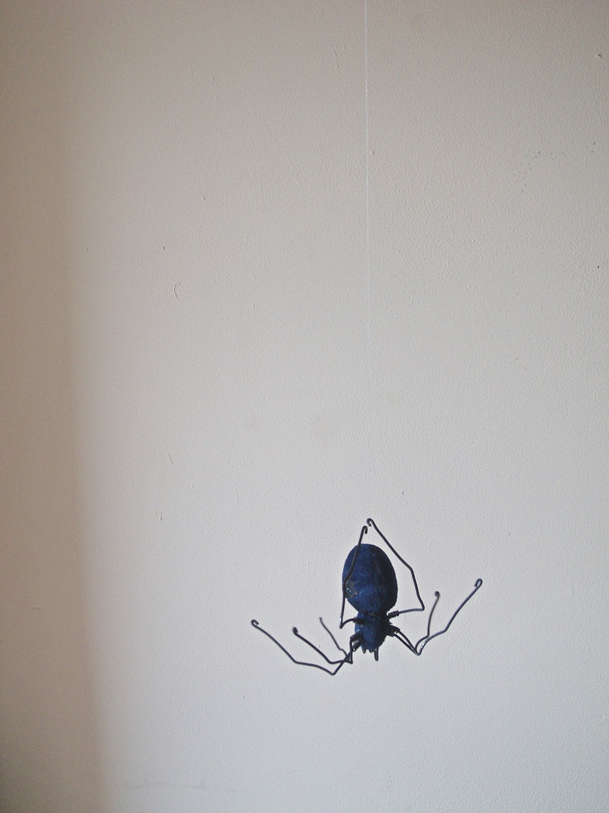 паук на потолке примета над кроватью