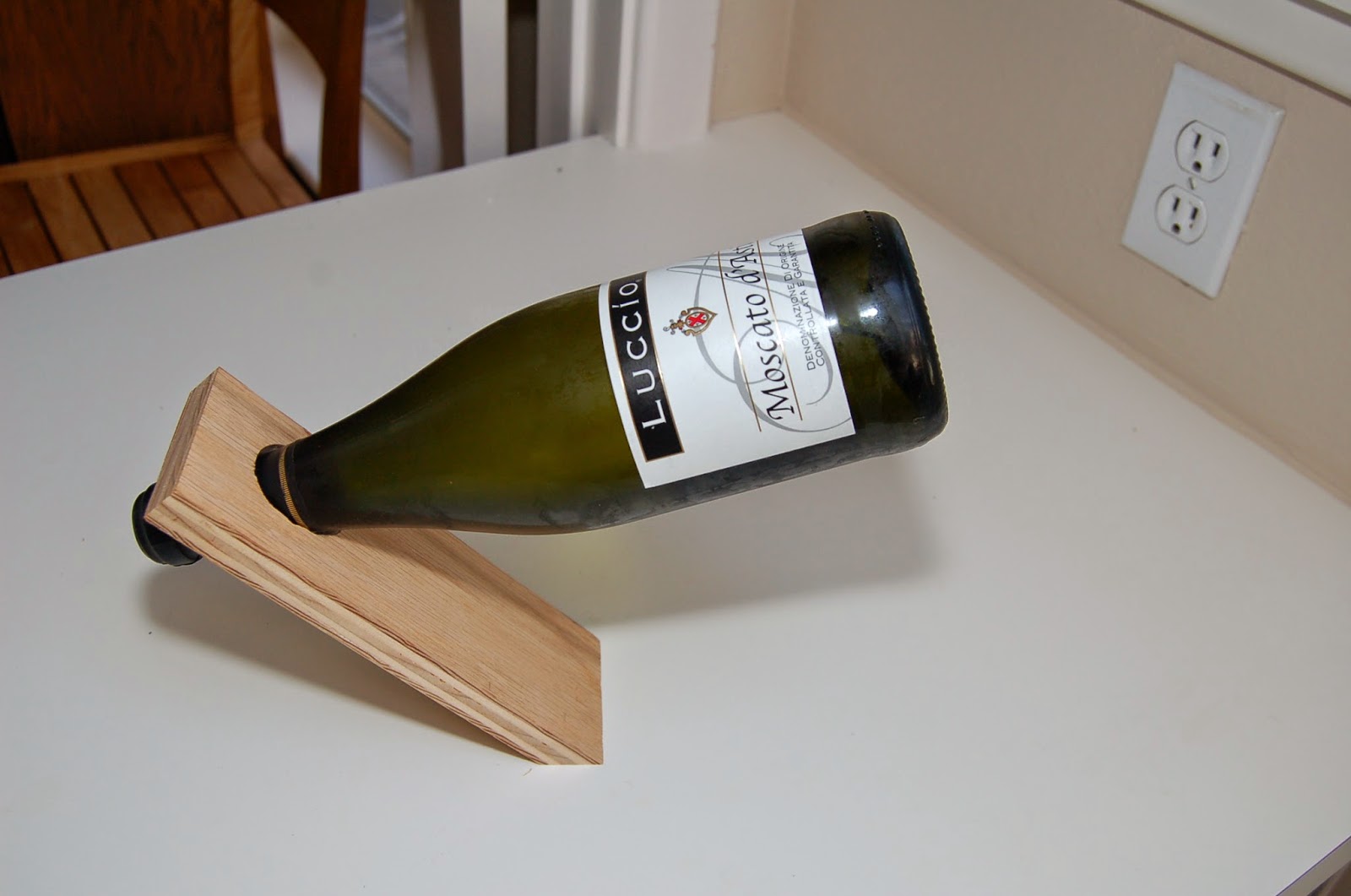 The Idle Mind's Woodworking Wine Bottle Holder