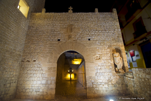 Ibiza, puerta de entrada en las murallas de Dalt Vila, por El Guisante Verde Project