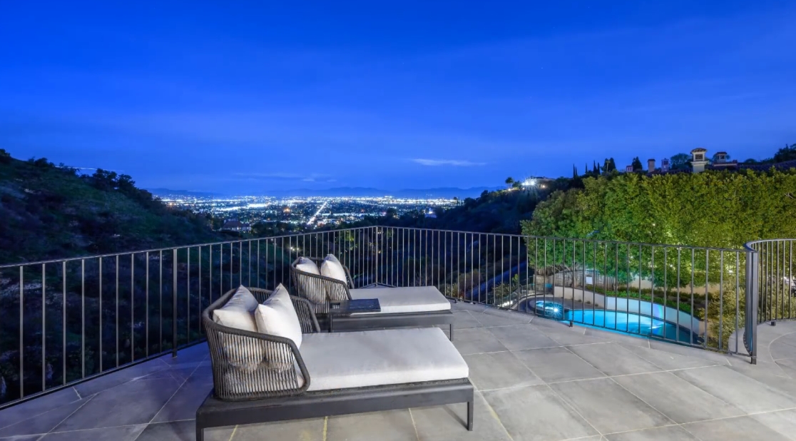 Tour 14023 Aubrey Rd, Beverly Hills, CA vs. 31 Interior Design Photos