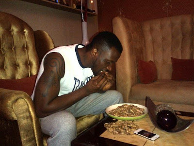 peter okoye eating groundnuts
