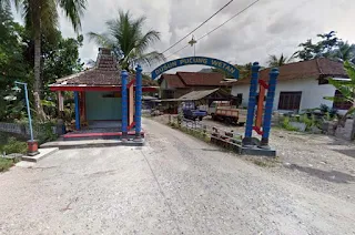 Gapura masuk Dusun Pucung Wetan Hadiwarno Ngadirojo Pacitan