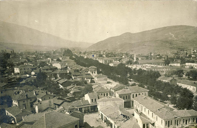 Panorama of the western part of the city from the Clock Tower. In addition to homes, in front of this picture, the old Municipality building is completely destroyed, the building of the Gymnasium is without a roof and windows, as many other buildings in the area that are less visible in the picture.