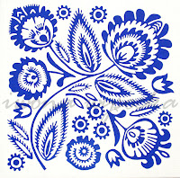 wzór ludowy, polski, niebieski, biały na płytce 40x40 cm