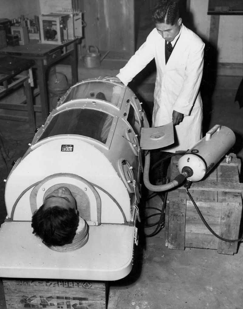 20 Vintage Photos of Iron Lungs for Polio Victims From Between the