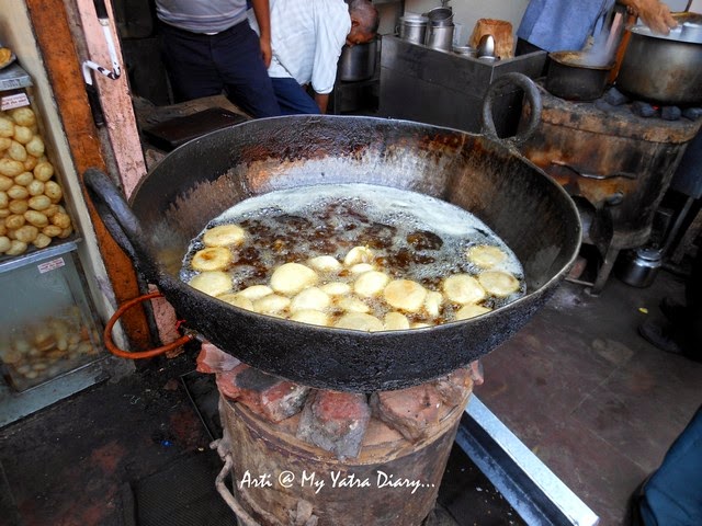 Kachori being fried, Jaipur Street Food, Samrat Restaurant