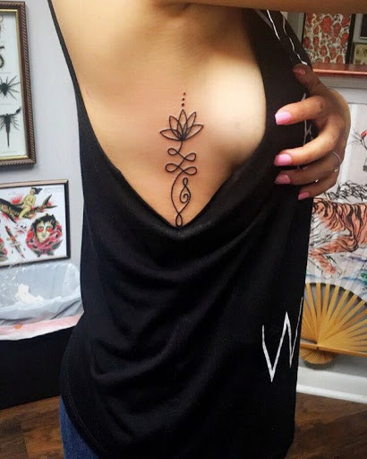Unalome e Flor de Lótus da Tatuagem