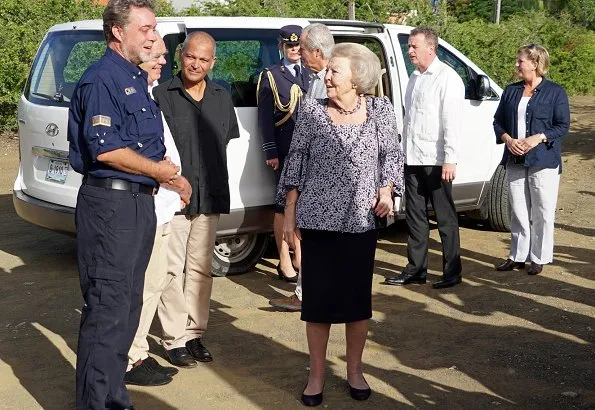 Princess Beatrix visited the Washington Slagbaai National Park. Princess Beatrix visited the Kolegio Strea Briante school