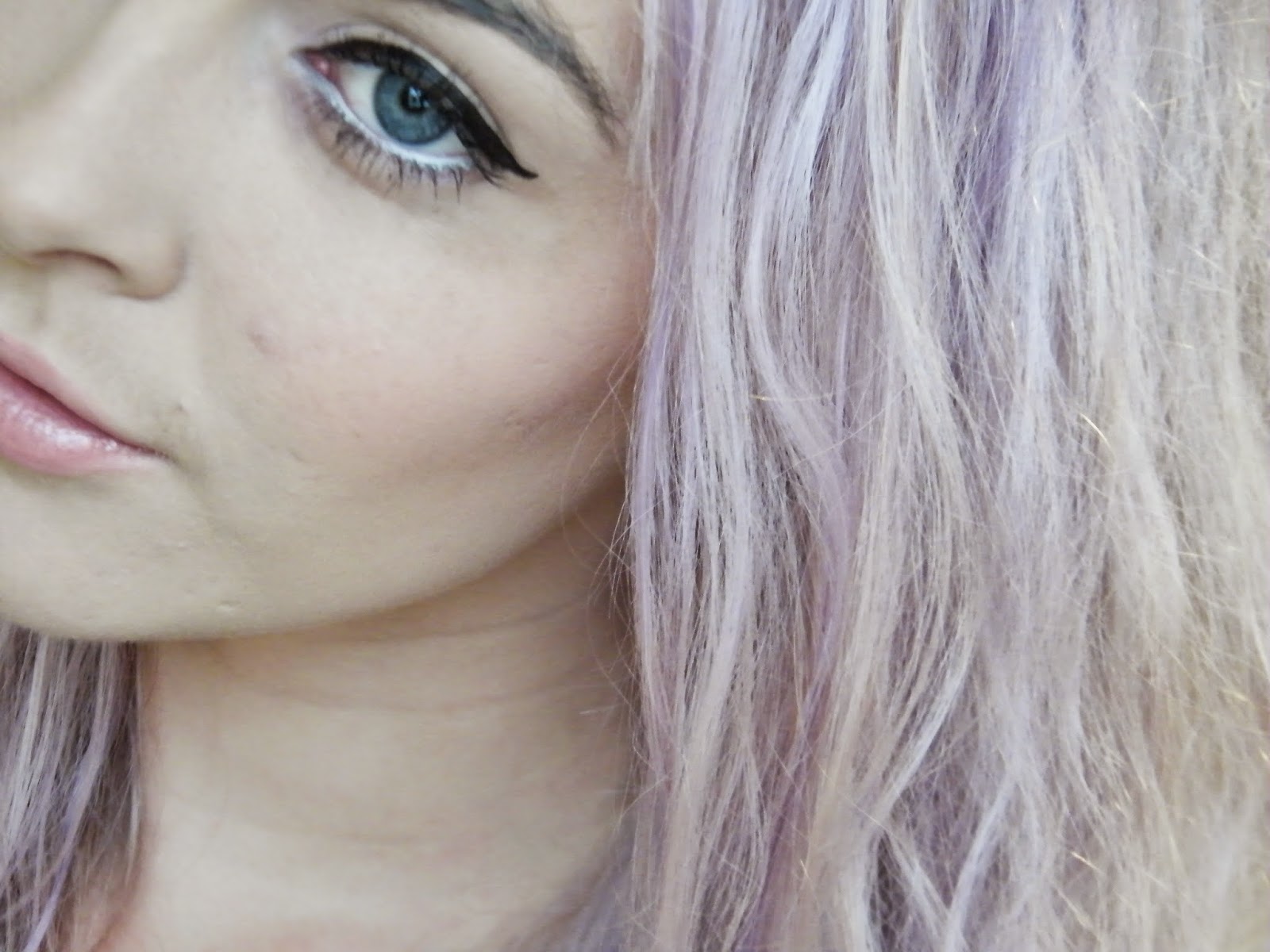 review BLEACH LONDON Violet Skies Jasmine McRae UK Beauty, Fashion