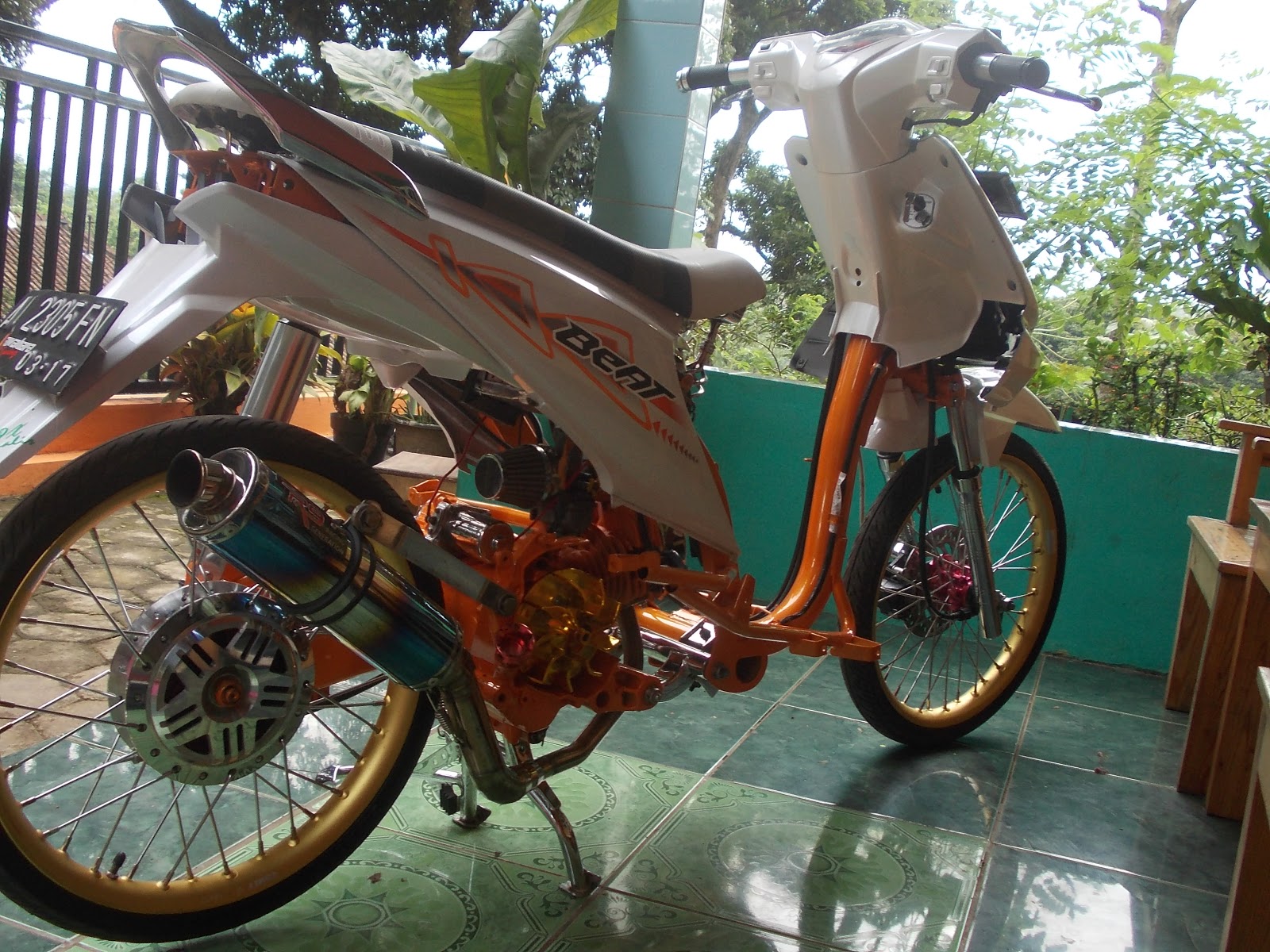 Foto Modifikasi Motor Beat Warna Putih Terkeren Dan Terbaru