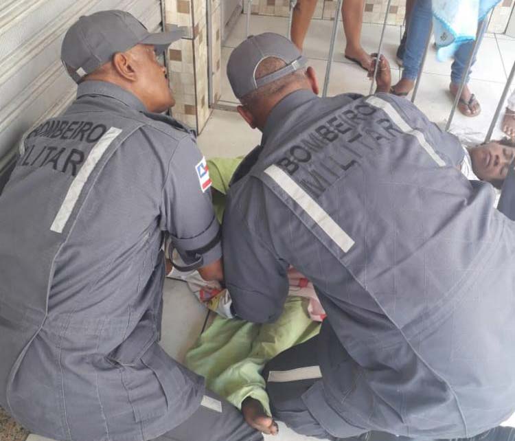 Moradora de rua dá à luz com auxílio de bombeiros em Salvador