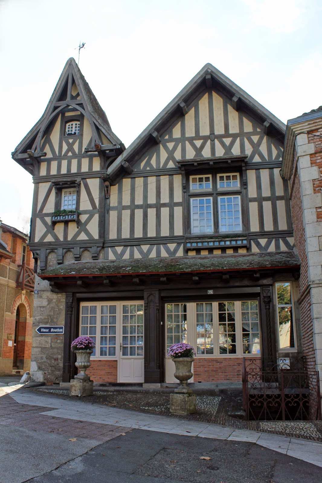 La Petite Hirondelle Visite de BourbonLancy. Dimanche 26 octobre 2014