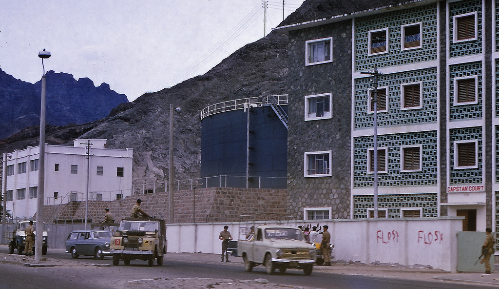 36 Color Photos Capture Everyday Life of Aden, Yemen in the 1960s
