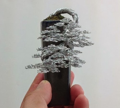 19-Ken-To-aka-KenToArt-Miniature-Wire-Bonsai-Tree-Sculptures-www-designstack-co