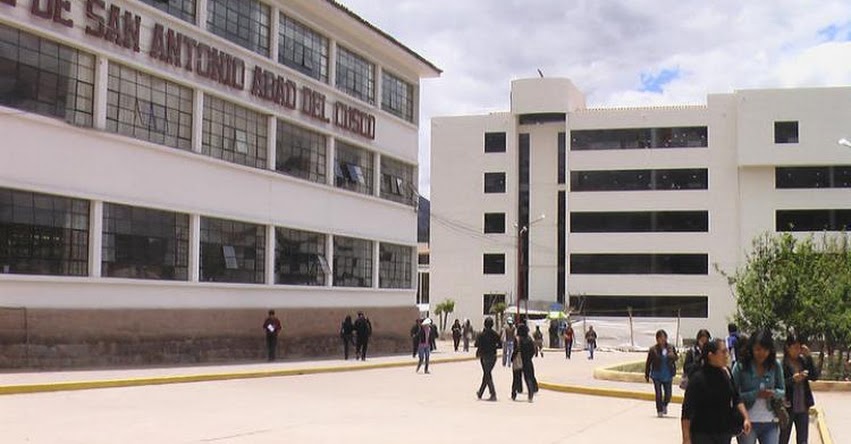 Policía detiene en un hotel a docente que chantajeó a su alumna con favores sexuales Policía detiene en un hotel a docente que chantajeó a su alumna con favores sexuales