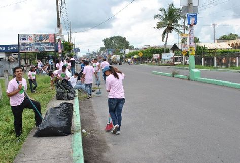 Evangélicos limpian las calles en Guatemala