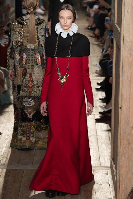 Valentino Fall 2016 Couture Fashion Show: Shakespeare Inspired