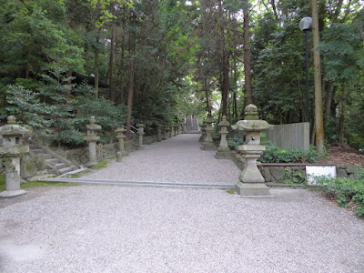 枚岡神社の境内