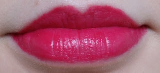 Avon Ultra Colour 3D Plumping Lipstick Hot Pants Lip Swatch