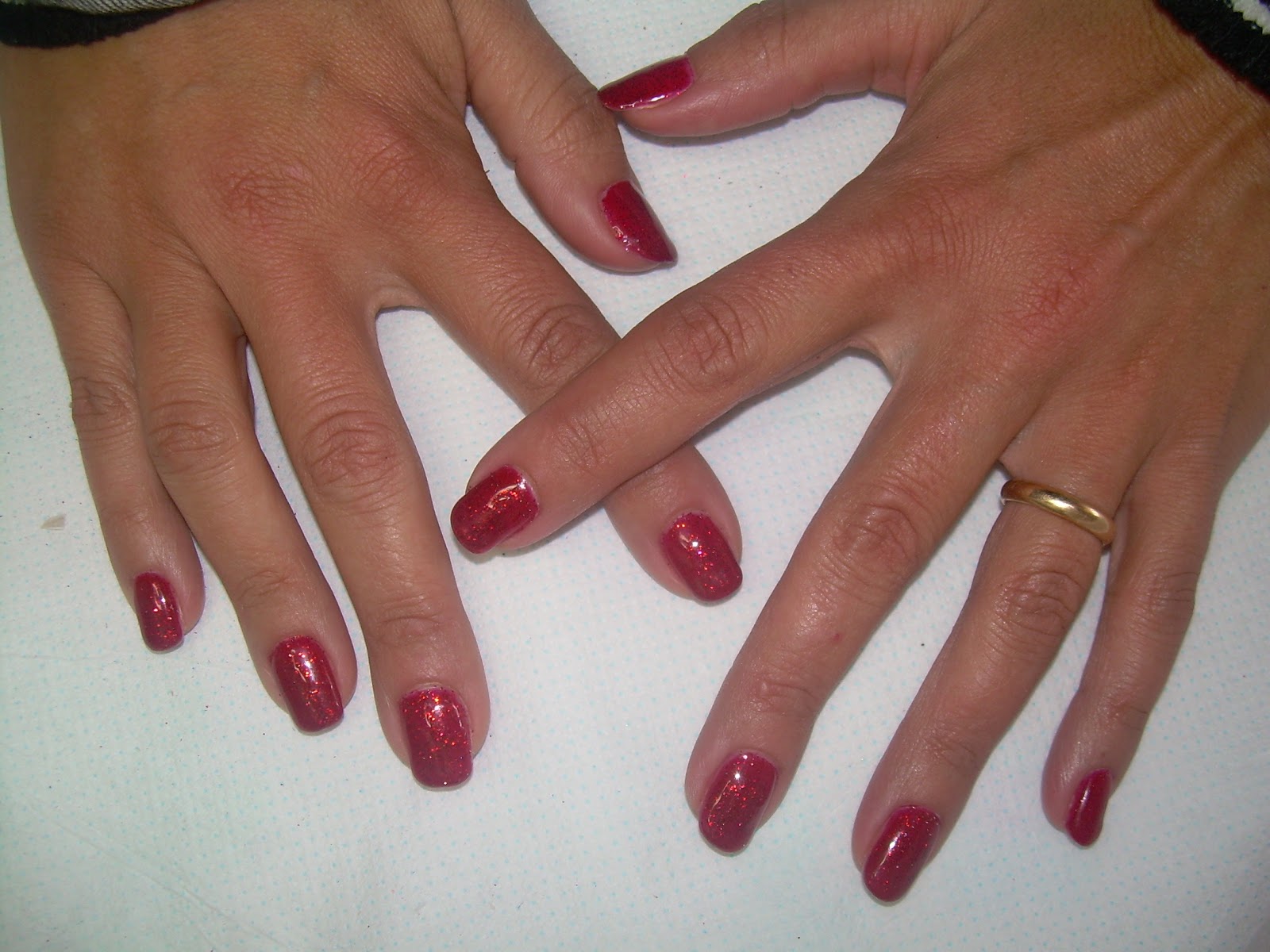 Mariagrazia Nails art semipermanente rosso con applicazione glitter