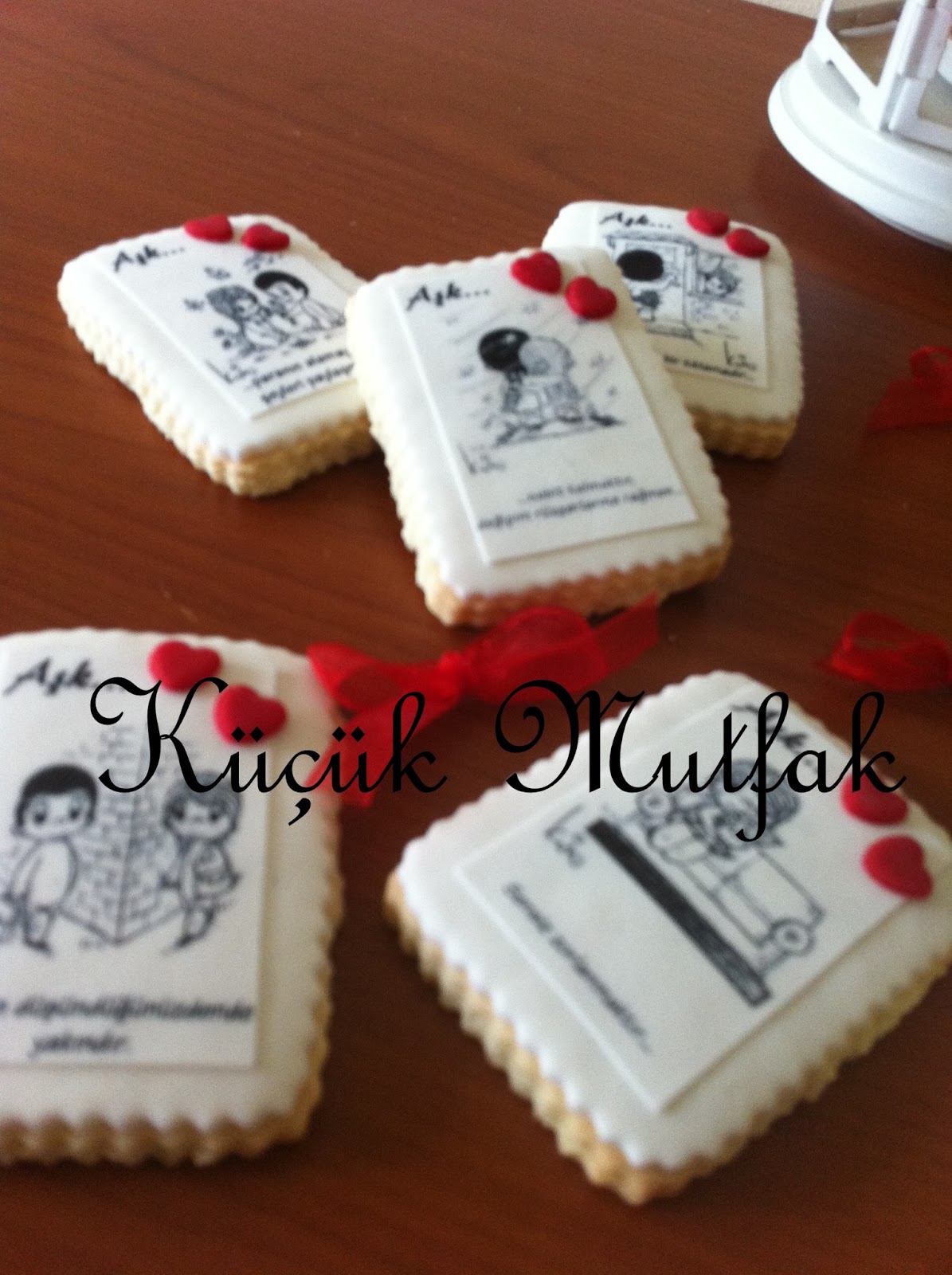 küçük mutfak SEVGİLİLER GÜNÜ SİPARİŞ KURABİYE SETLERİ