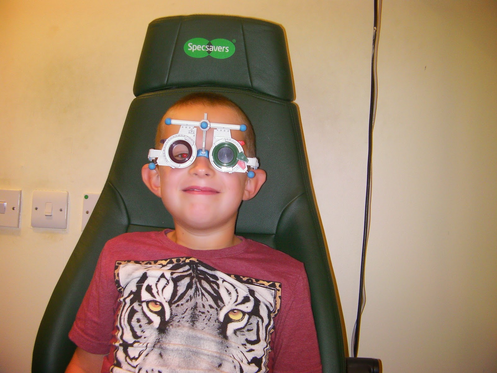 boy having his first eye test specsavers portsmouth eye test for kids found mittendorf dots
