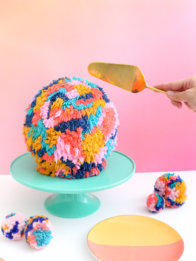 A Kailo Chic Life Bake It A Giant Pom Pom Cake!