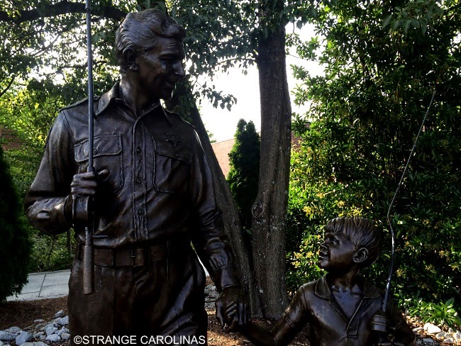 650px x 488px - Andy Griffith And Opie TV Land Statue (Mount Airy, NC) | Strange Carolinas:  The Travelogue Of The Offbeat