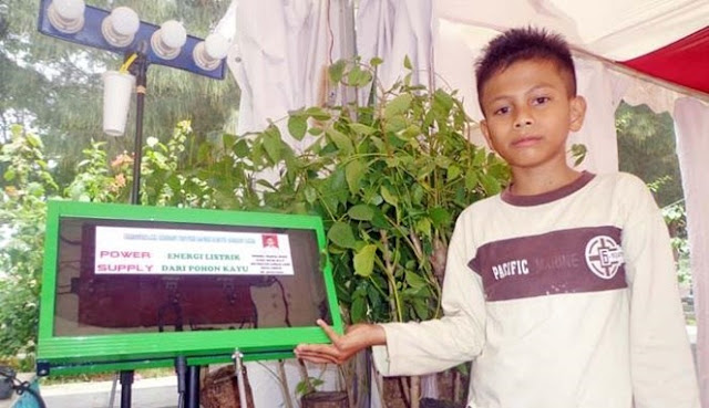 Kisah Naufal Raziq, Enstein-nya Indonesia, Bocah SMP Aceh yang Temukan Energi dari Pohon Kedondong Kisah Naufal Raziq, Enstein-nya Indonesia, Bocah SMP Aceh yang Temukan Energi dari Pohon Kedondong