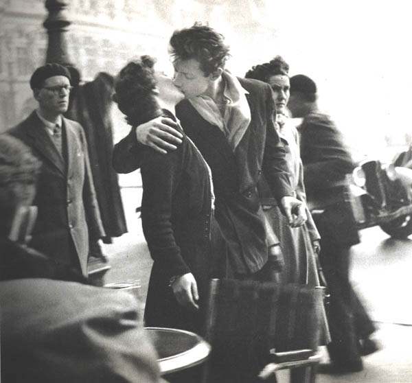 Robert Doisneau photographed